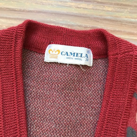 Camela Knit Sweater Vest Button Front 100% Wool Red & Grey Damask Pattern - Picture 4 of 6